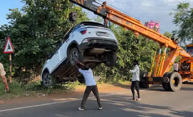भोपालः तेज रफ्तार कार ने बाइक को मारी टक्कर