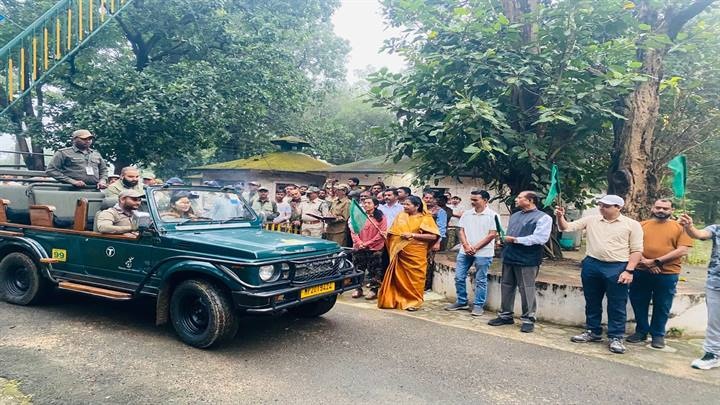 मंडलाः कान्हा नेशनल पार्क के खटिया गेट से पर्यटन सीजन का शुभारंभ मंडलाः कान्हा नेशनल पार्क के खटिया गेट से पर्यटन सीजन का शुभारंभ