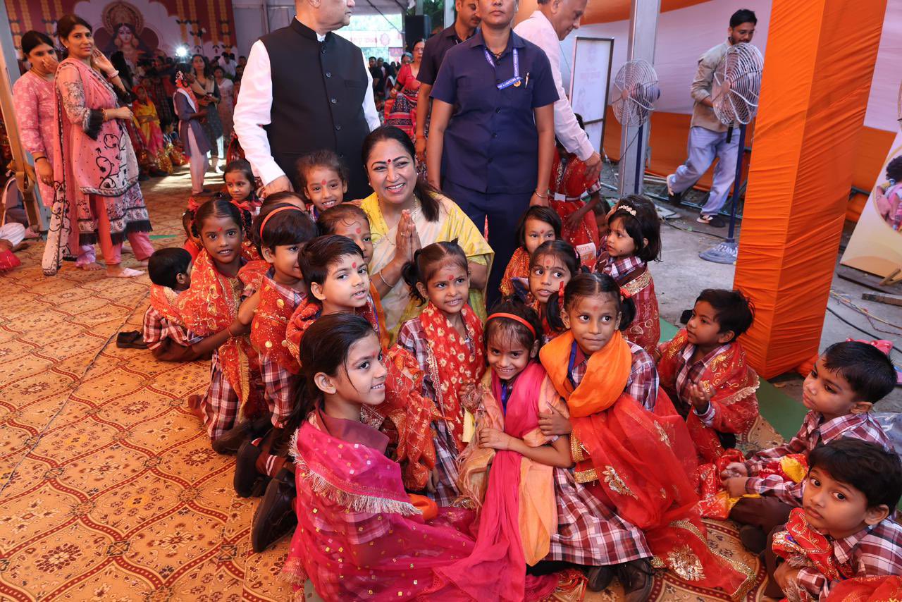 हैदरपुर राजकीय कन्या माध्यमिक विद्यालय में बुधवार को कन्या पूजन करतीं मुख्यमंत्री रेखा गुप्ता हैदरपुर राजकीय कन्या माध्यमिक विद्यालय में बुधवार को कन्या पूजन करतीं मुख्यमंत्री रेखा गुप्ता