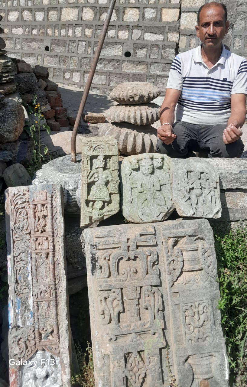 अंबरनाथ मंदिर में निकले अवशेष।