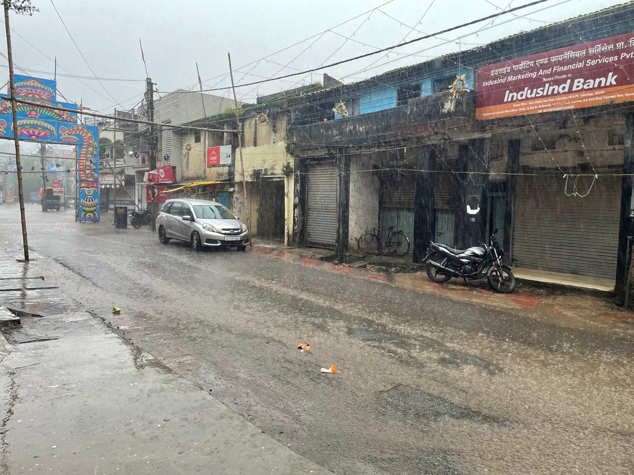 बरसात का दृश्य