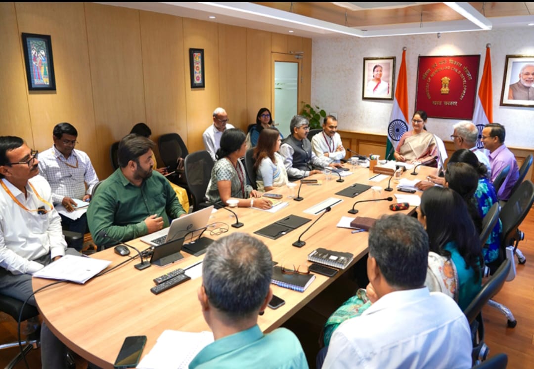 समीक्षा बैठक करते हुए केन्द्रीय मंत्री अन्नपूर्णा देवी समीक्षा बैठक करते हुए केन्द्रीय मंत्री अन्नपूर्णा देवी