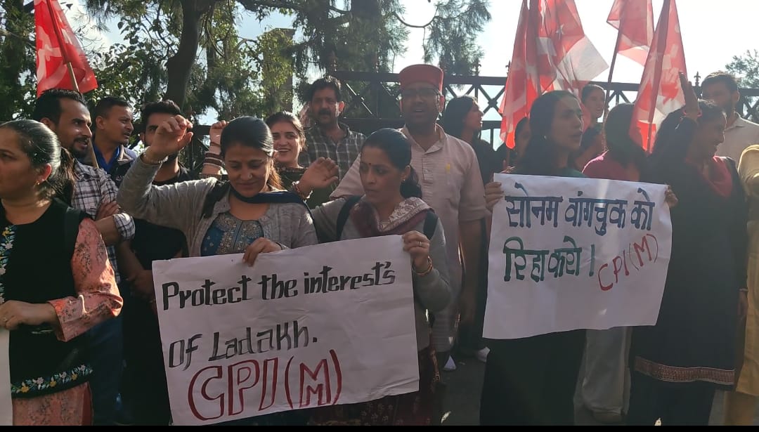 शिमला मैं माकपा का प्रदर्शन