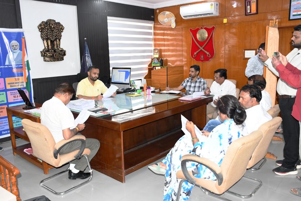 जिला निर्वाचन अधिकारी रोहिताश्व सिंह तोमर की अध्यक्षता में बैठक जिला निर्वाचन अधिकारी रोहिताश्व सिंह तोमर की अध्यक्षता में बैठक