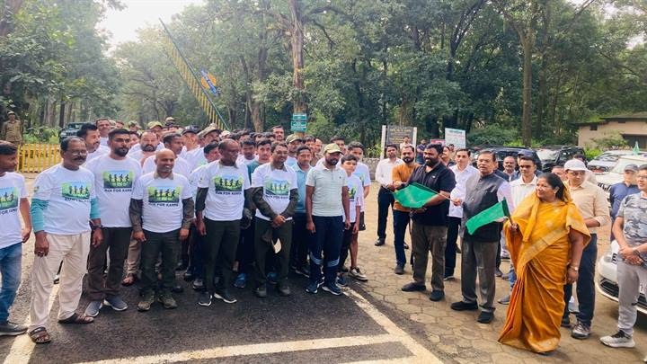 मंडलाः रन फॉर कान्हा मैराथन में धावकों ने दिखाया उत्साह मंडलाः रन फॉर कान्हा मैराथन में धावकों ने दिखाया उत्साह