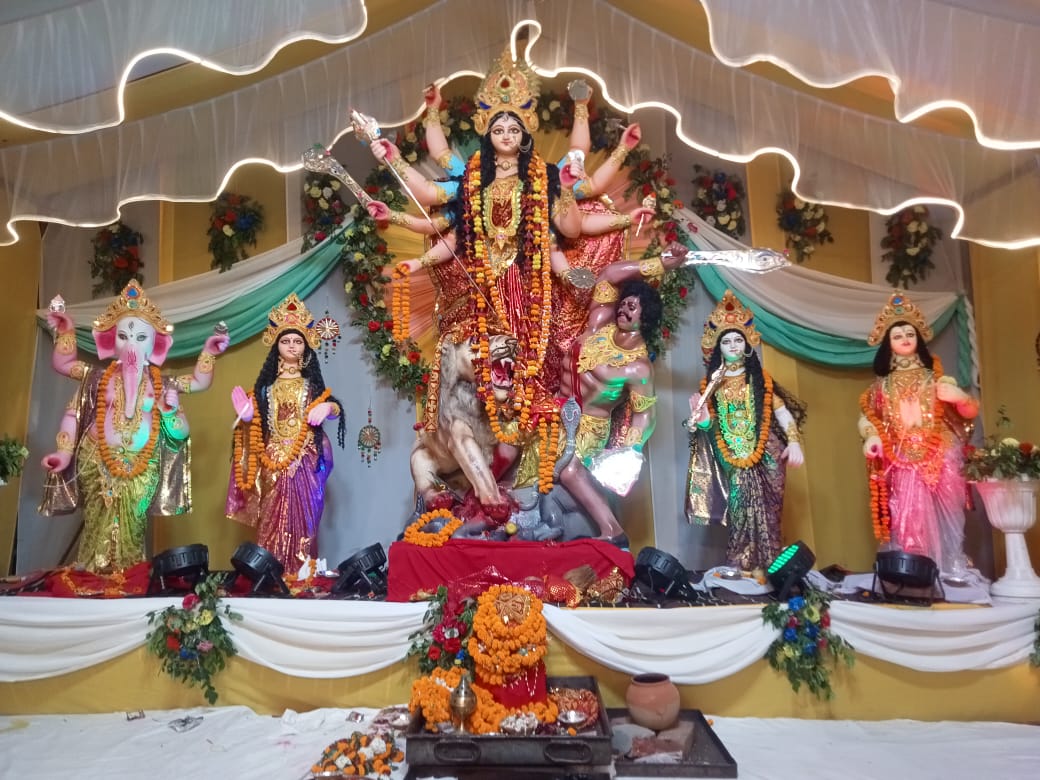 पूजा पंडालों में मां की प्रतिमा
