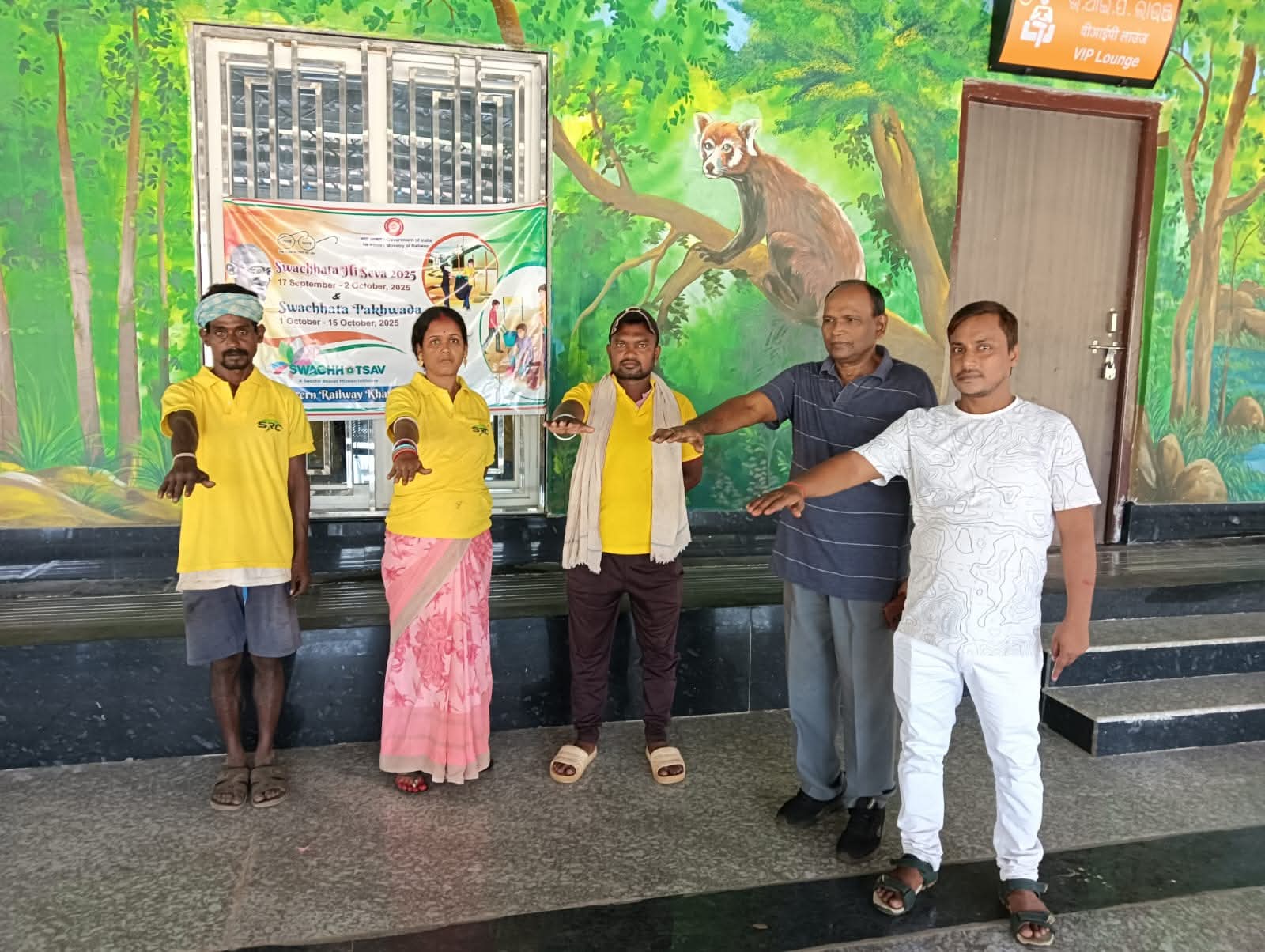 खड़गपुर मंडल में स्वच्छता खड़गपुर मंडल में स्वच्छता