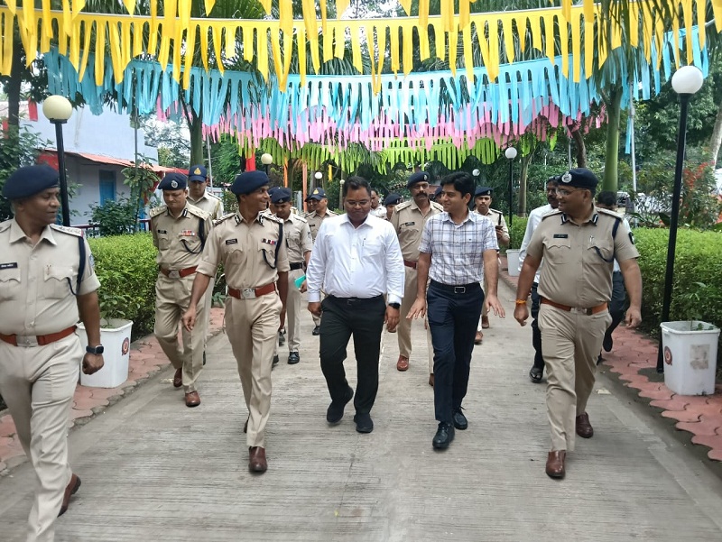 पुलिस कमिश्नर और कलेक्टर ने व्यवस्थाओं का लिया जायजा पुलिस कमिश्नर और कलेक्टर ने व्यवस्थाओं का लिया जायजा