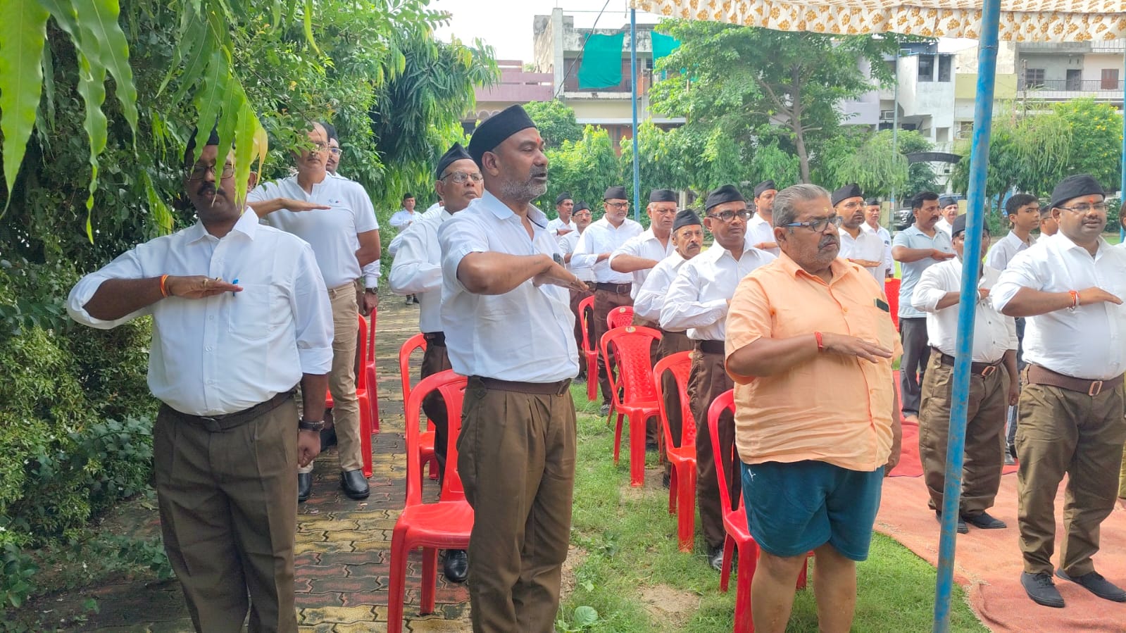 राष्ट्रीय स्वयंसेवक संघ के शताब्दी वर्ष में काशी में पथ संचलन