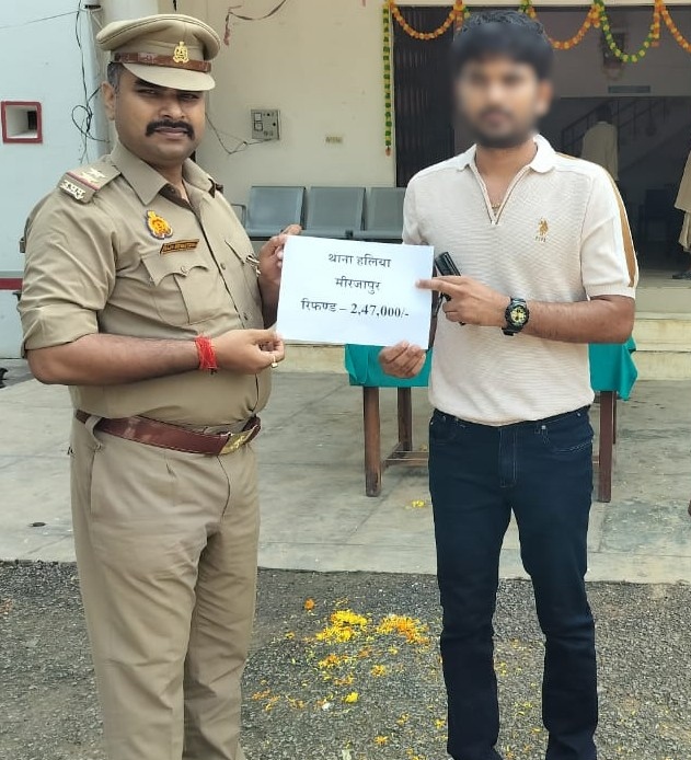 पीड़ित रिषभ सिंह साथ मेऔ हलिया पुलिस।