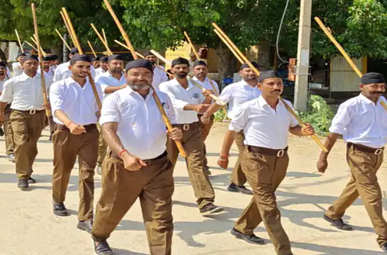 जैसलमेर में स्वयंसेवकों ने दिखाया अनुशासन, विजयादशमी उत्सव और शस्त्र पूजन समारोह भव्य रूप से मनाया