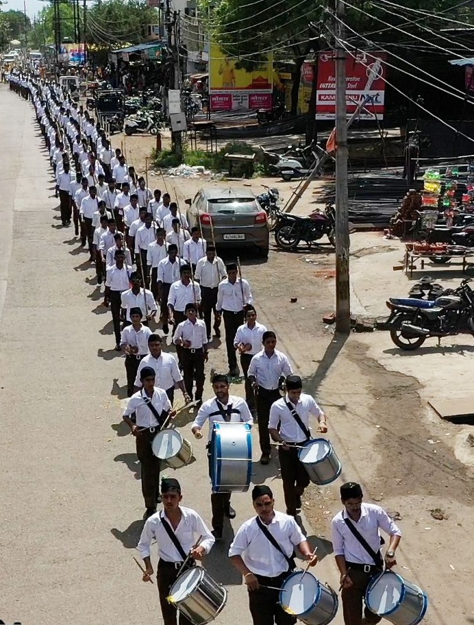 थांदला में निकला पर संचलन