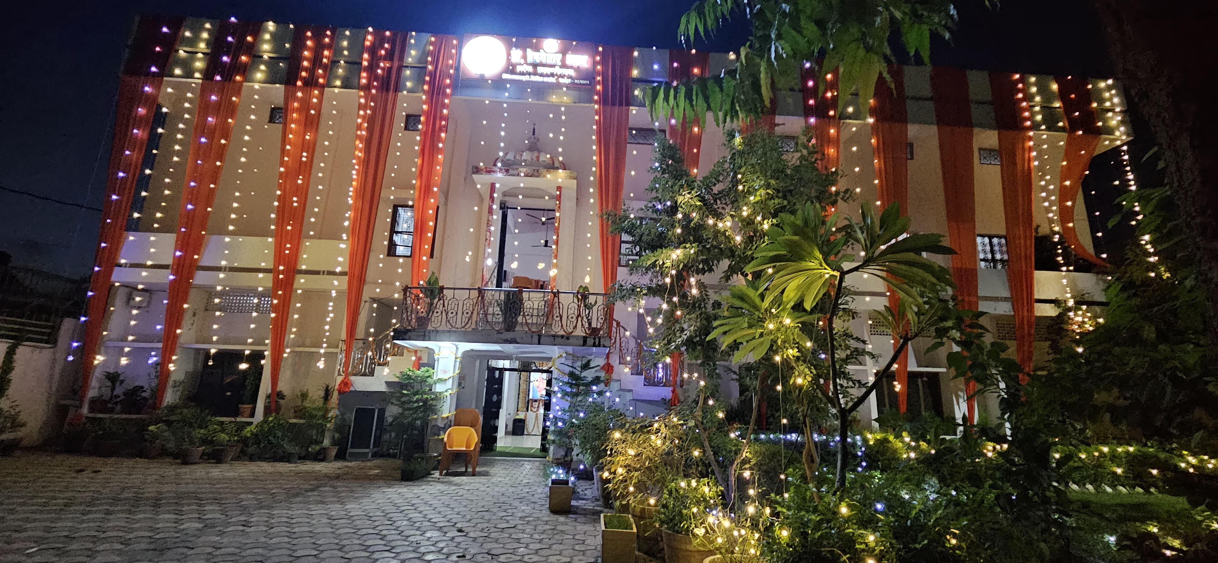 सजावट से जगमग रहा संघ कार्यालय हेडगेवार भवन सजावट से जगमग रहा संघ कार्यालय हेडगेवार भवन