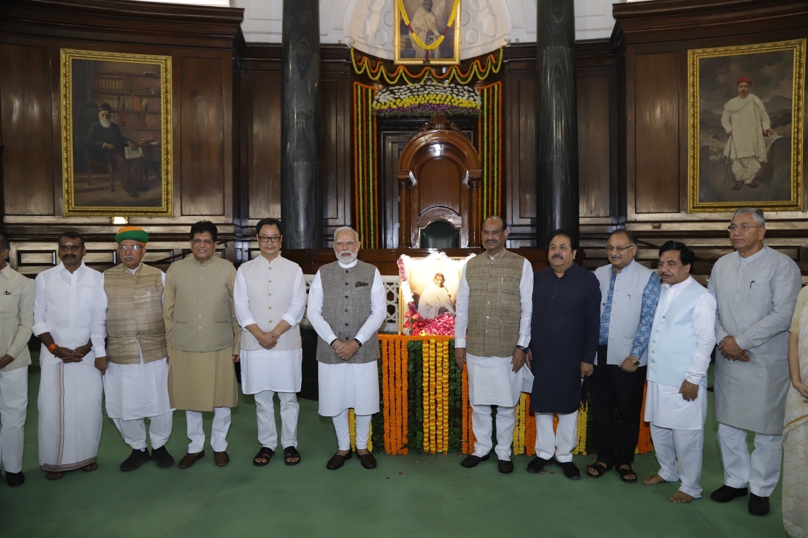 राष्ट्रपिता महात्मा गांधी और शास्त्रीजी की जयंती पर प्रधानमंत्री मोदी और लोकसभा अध्यक्ष बिरला ने दी श्रद्धांजलि राष्ट्रपिता महात्मा गांधी और शास्त्रीजी की जयंती पर प्रधानमंत्री मोदी और लोकसभा अध्यक्ष बिरला ने दी श्रद्धांजलि