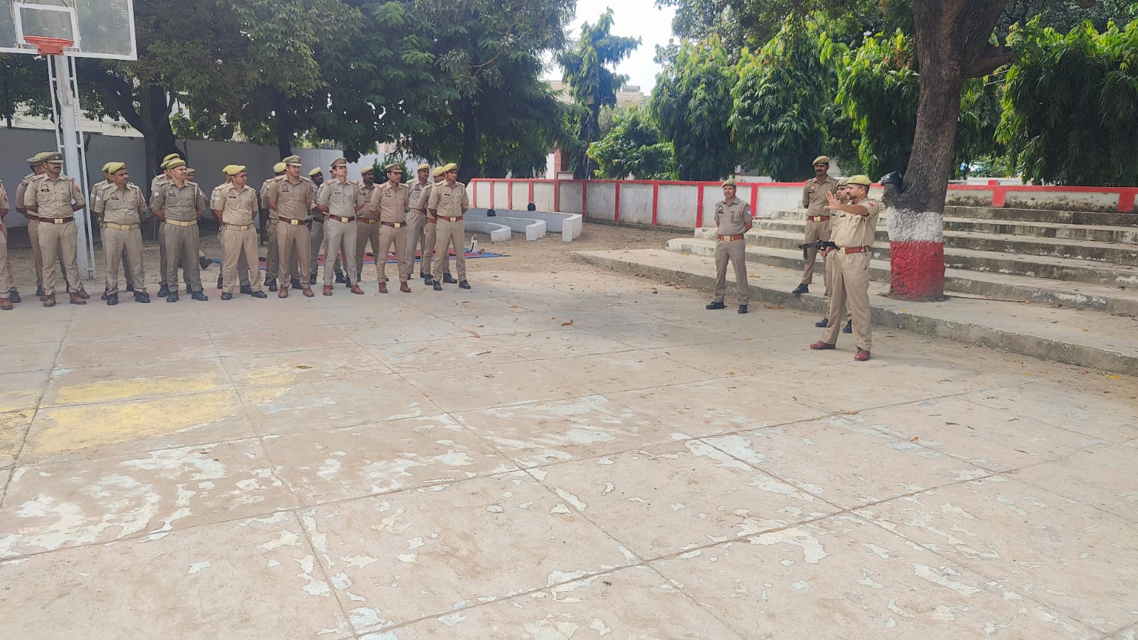 पुलिस लाइन मैदान में दंगा नियंत्रण के लिए प्रशिक्षण जारी। पुलिस लाइन मैदान में दंगा नियंत्रण के लिए प्रशिक्षण जारी।