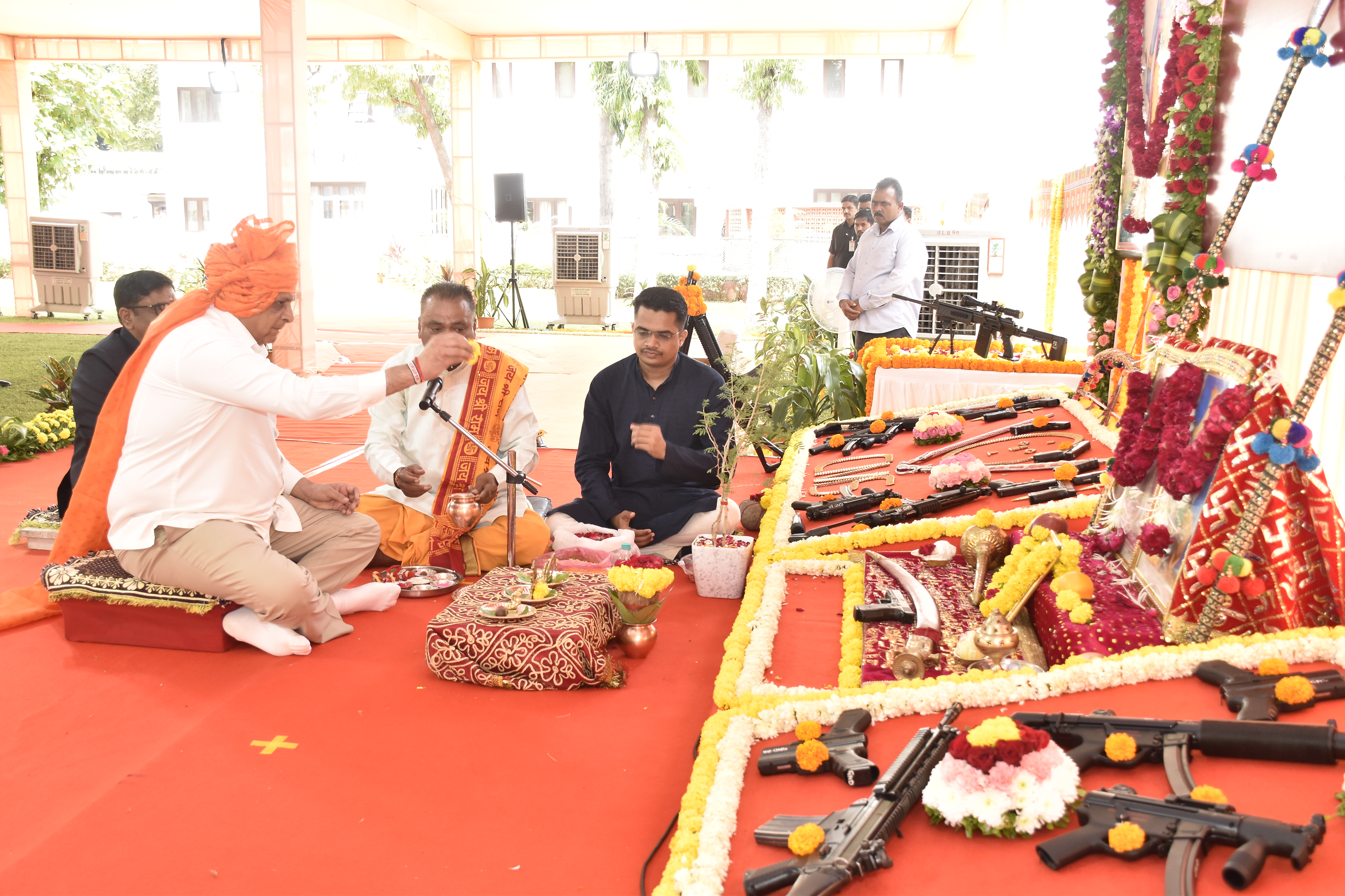 पूजन करते हुए मुख्यमंत्री