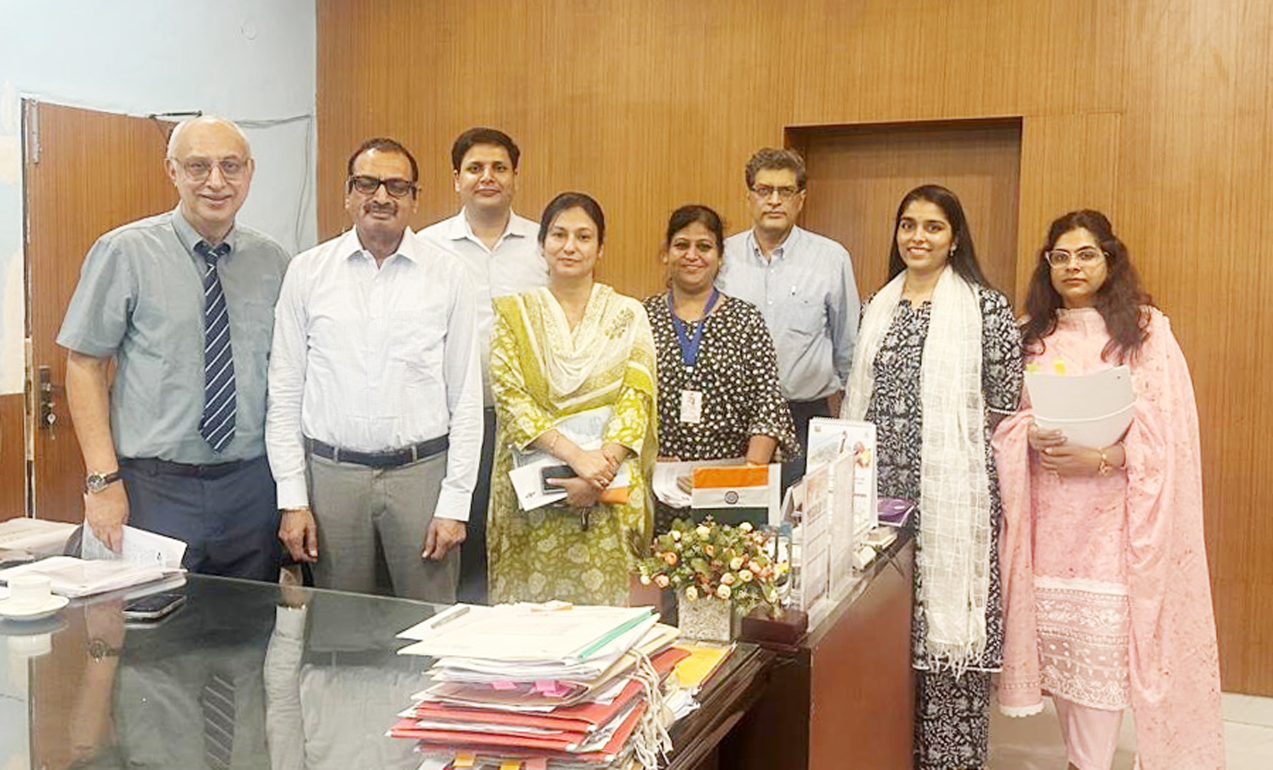 गुरुग्राम में नेत्र ज्योति अभियान की शुरुआत पर टीम के साथ मंडलायुक्त रमेश चंद्र बिधान। गुरुग्राम में नेत्र ज्योति अभियान की शुरुआत पर टीम के साथ मंडलायुक्त रमेश चंद्र बिधान।