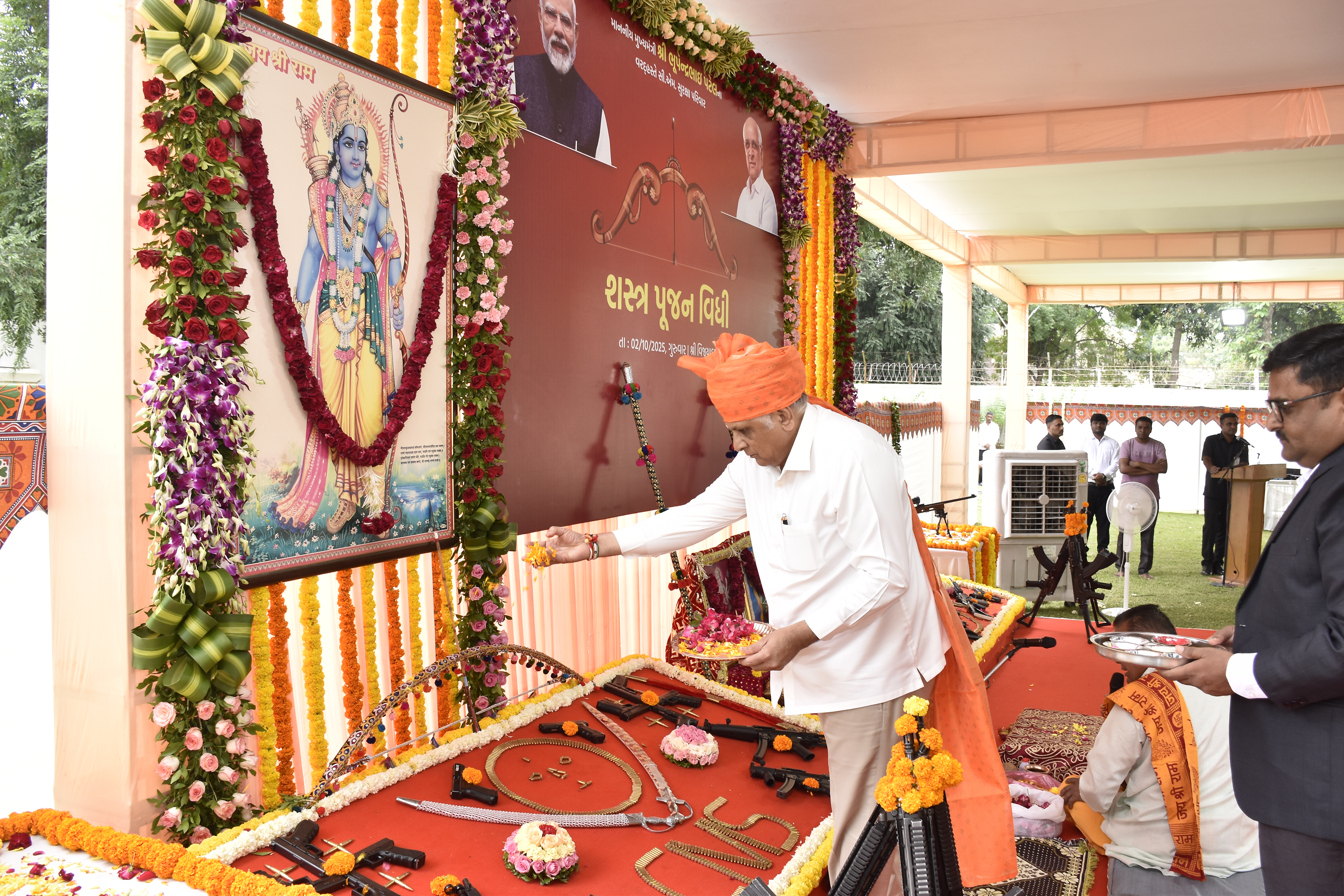 पूजन करते हुए मुख्यमंत्री