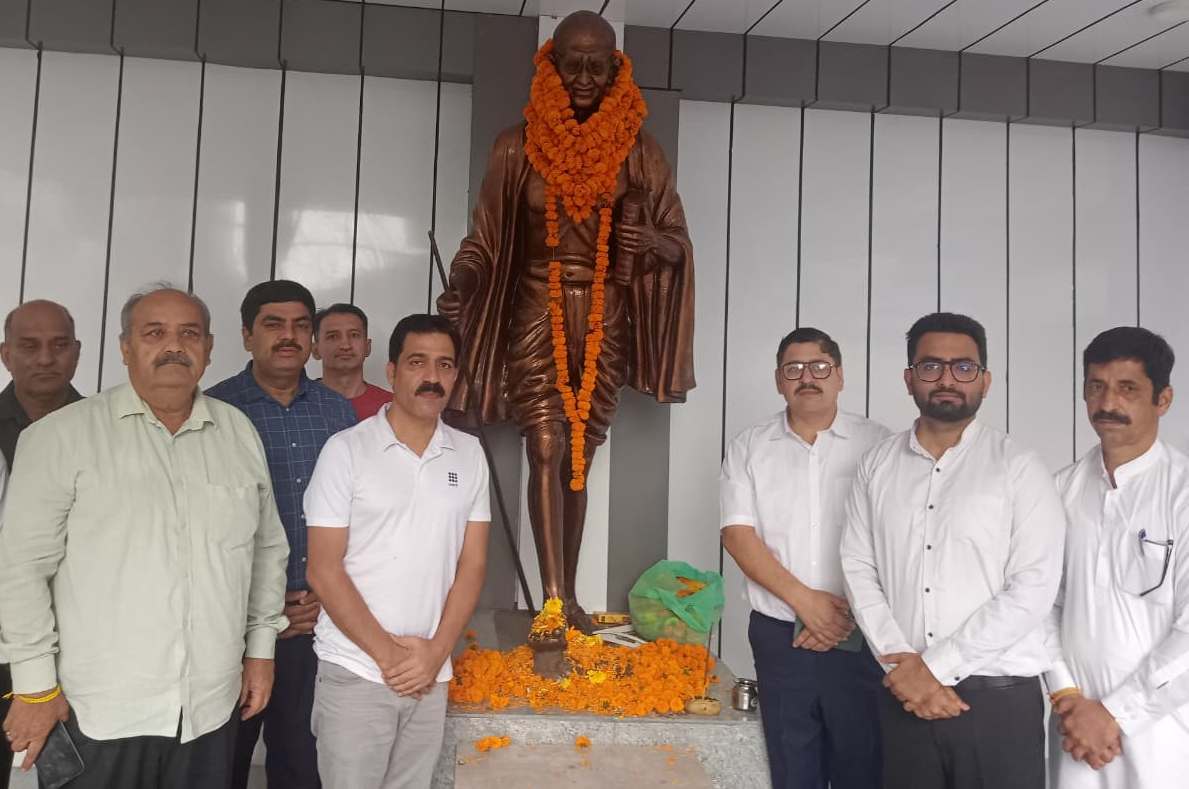 राष्ट्र के लिए दोनों महान विभूतियों के योगदान का स्मरण किया राष्ट्र के लिए दोनों महान विभूतियों के योगदान का स्मरण किया