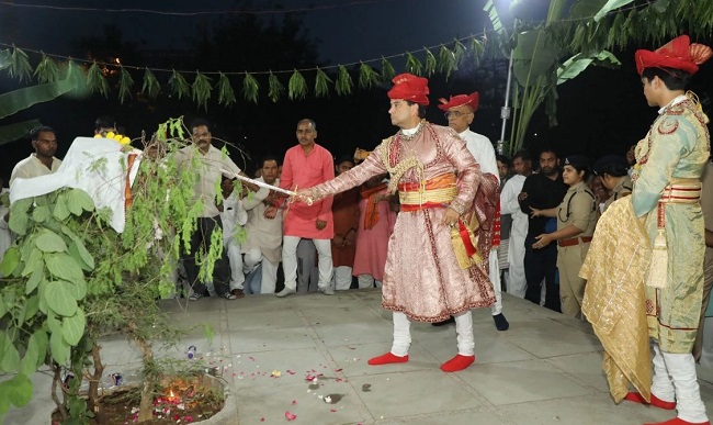 सिंधिया ने दशहरे पर किया पवित्र शमी के पौधे का पूजन