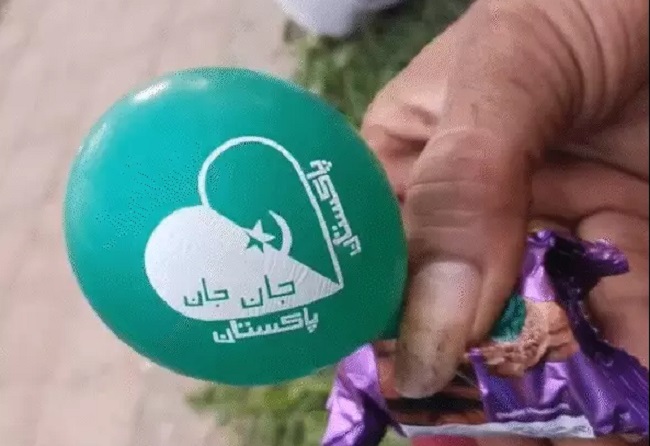 पाकिस्तानी झंडे वाले गुब्बारे