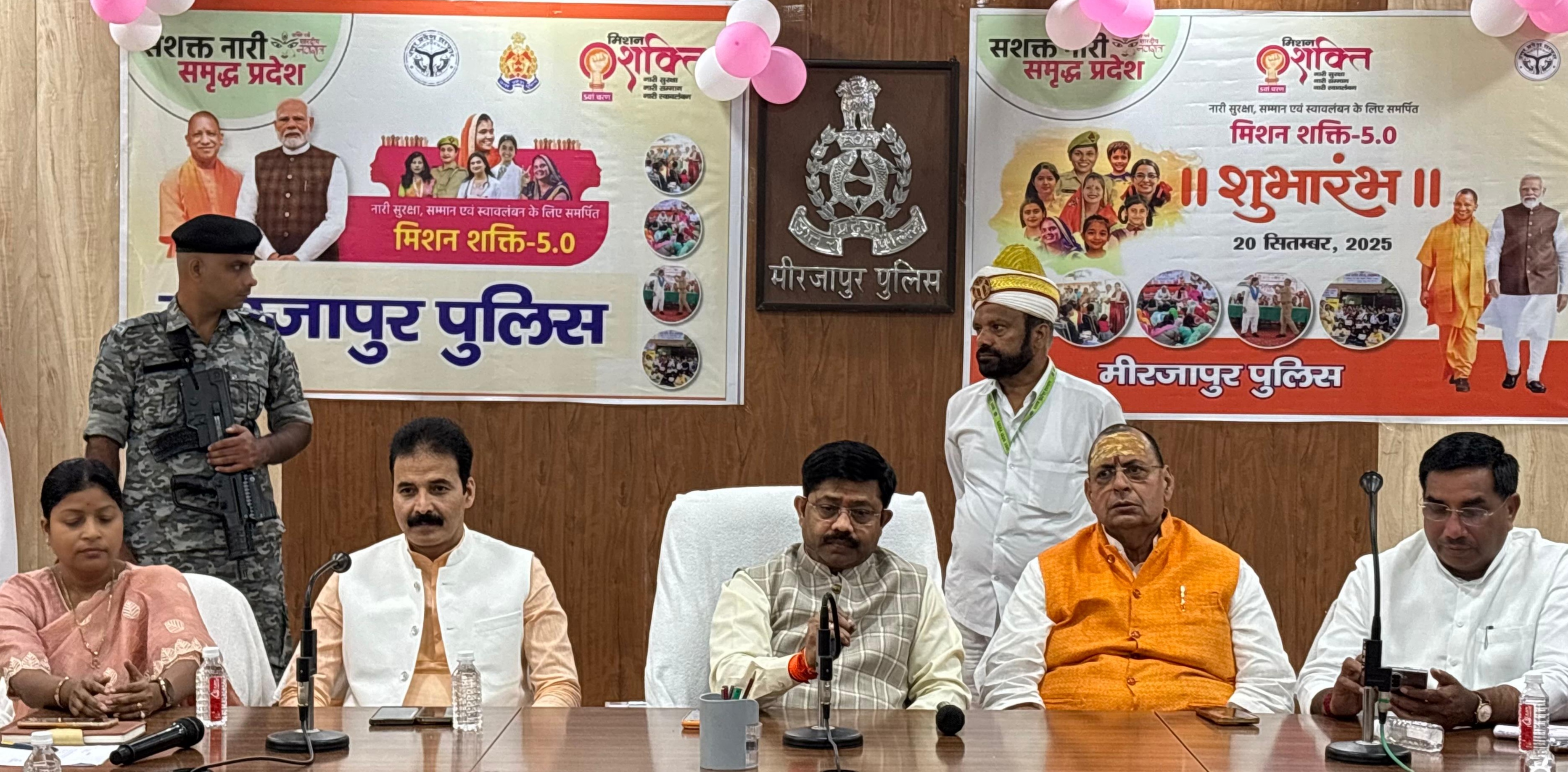 पुलिस लाइन सभागार में आयोजित कोर कमेटी की बैठक को सम्बोधित करते जनपद के प्रभारी मंत्री नन्द गोपाल गुप्ता नन्दी।