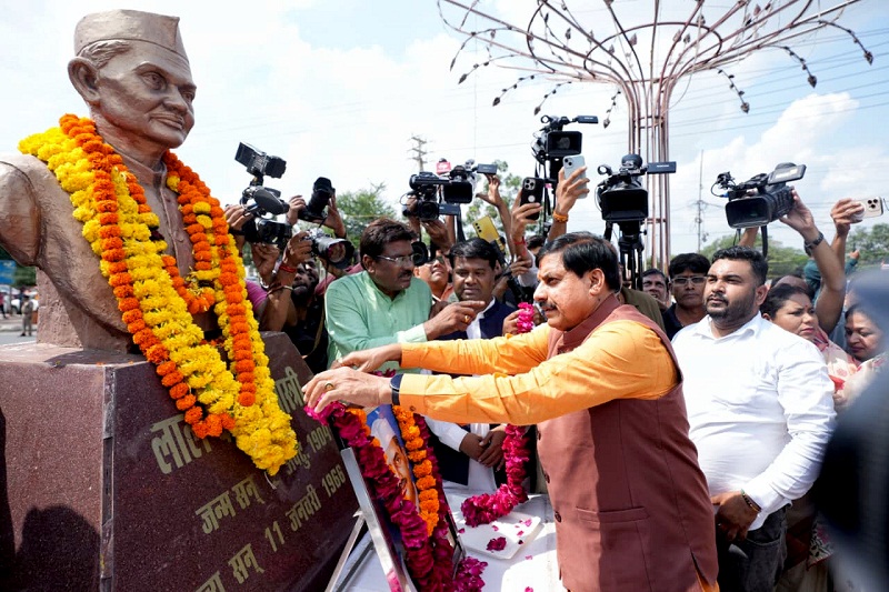 मुख्यमंत्री ने पूर्व प्रधानमंत्री भारत रत्न श्रद्धेय लाल बहादुर शास्त्री का किया स्मरण