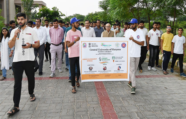 हकेंवि में स्वच्छता जागरूकता रैली निकालते हुए। हकेंवि में स्वच्छता जागरूकता रैली निकालते हुए।