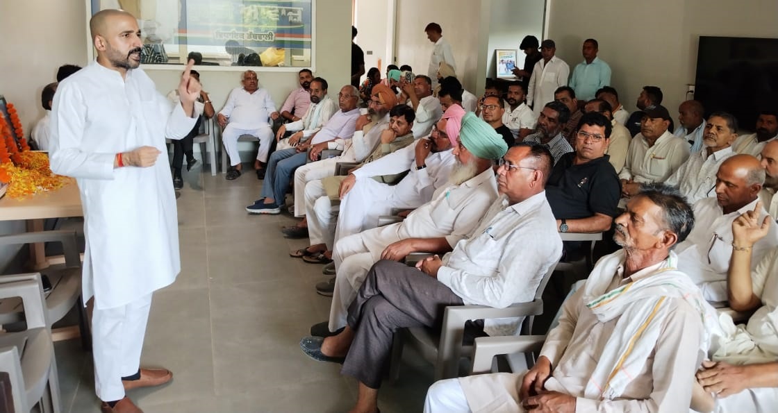 डबवाली में गांधी जयंती पर आयोजित कार्यक्रम को संबोधित करते कांग्रेस नेता अमित सिहाग।