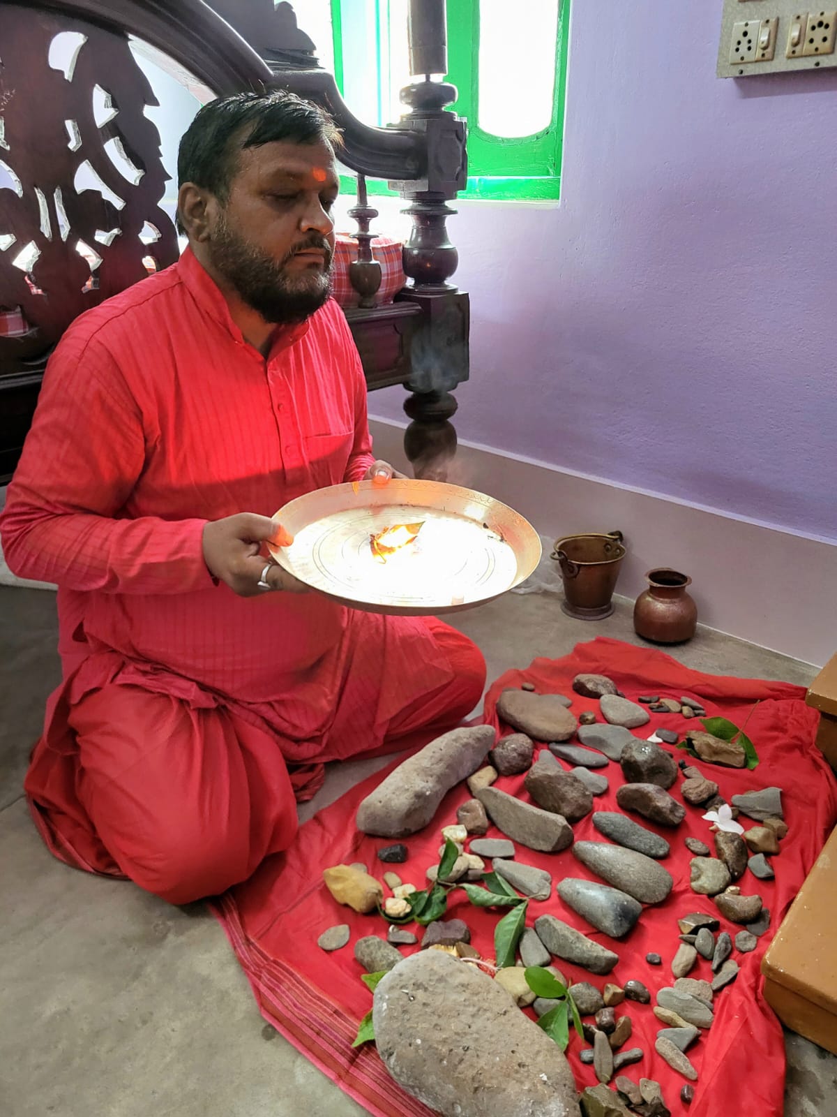 पूजा अर्चना करते लेखक