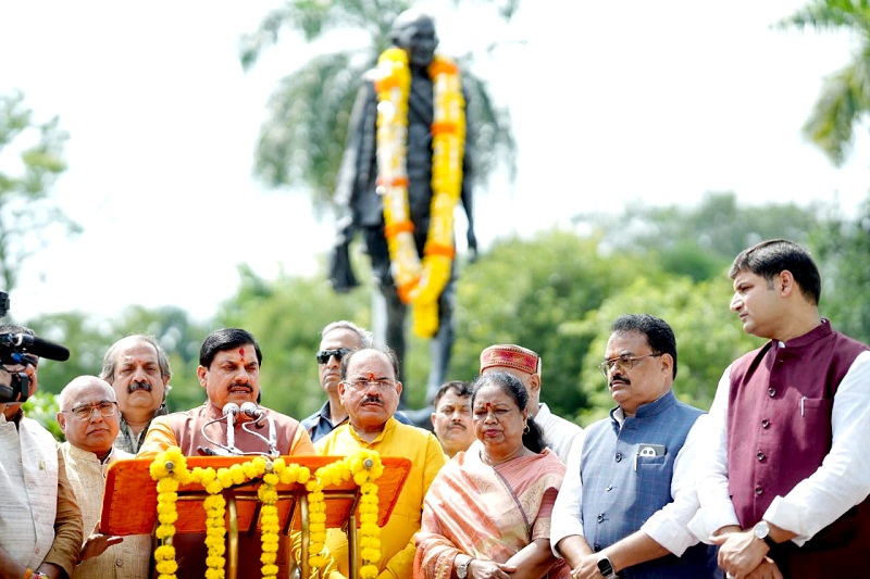 मुख्यमंत्री ने गांधी जयंती पर राष्ट्रपिता को किया नमन