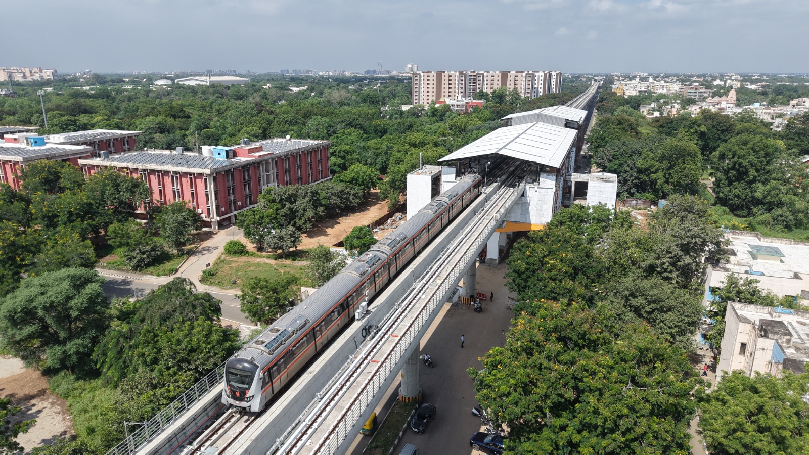 गांधीनगर में मेट्रो रेल