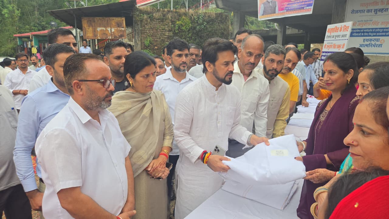 गांधी जी के सत्य, अहिंसा और सत्याग्रह के दर्शन को याद किया