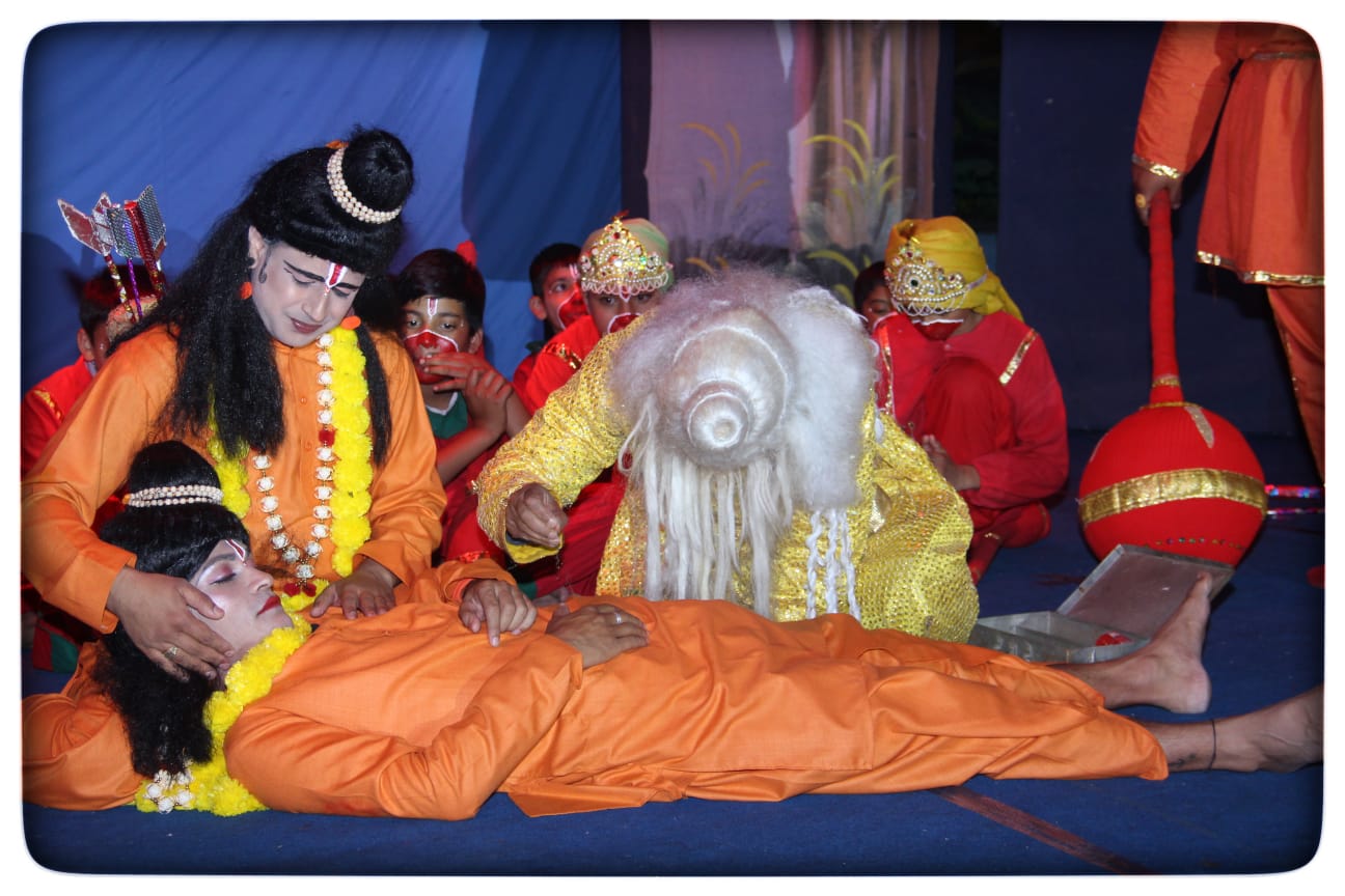 पौड़ी रामलीला मंचन में  अभिनय करते कलाकार