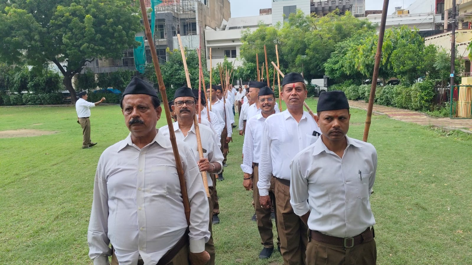 राष्ट्रीय स्वयंसेवक संघ के शताब्दी वर्ष में काशी में पथ संचलन