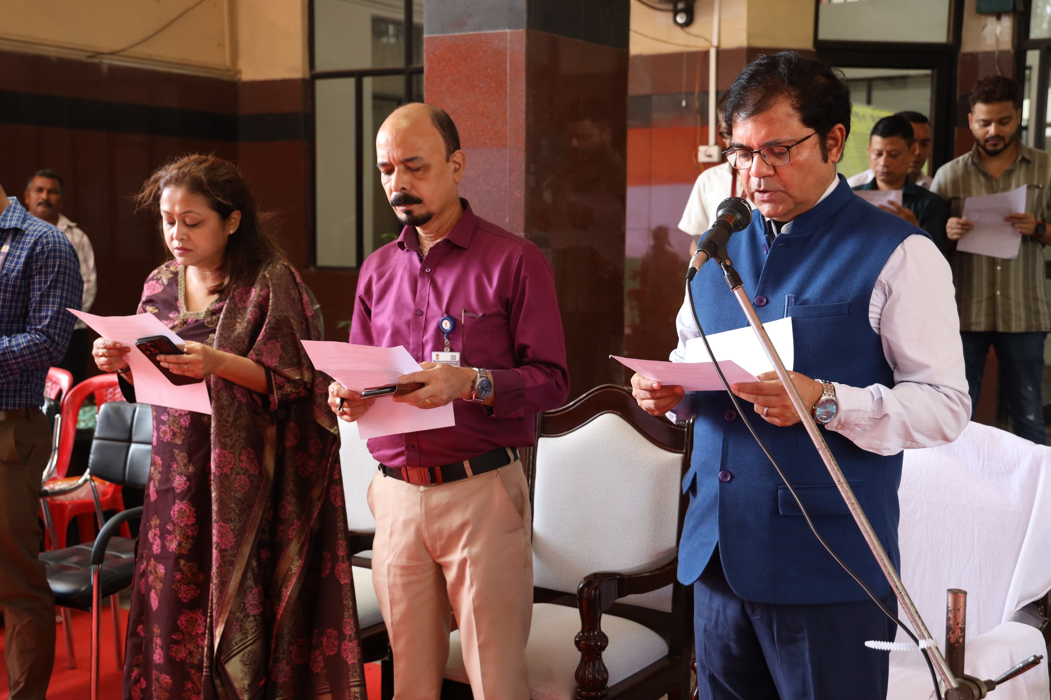 Ajay Tewari Administering Oath of Non-Violence on International Day of Non-Violence.