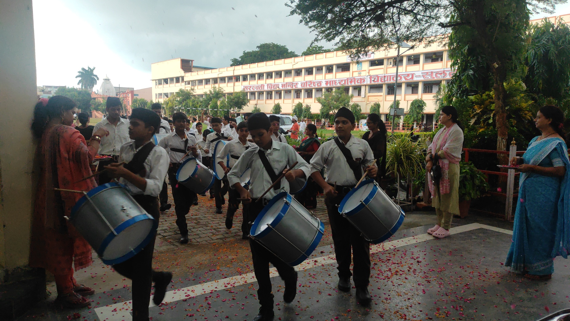 संघ के संचलन मे घोष