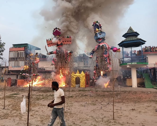 रावण दहन। रावण दहन।