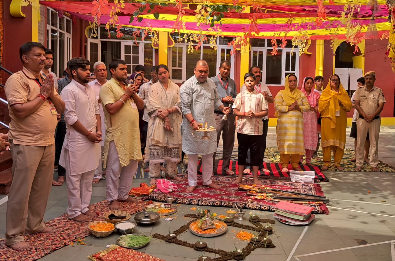 दशहरे पर मंदिर त्रिलोकपूर में किया गया पूजन दशहरे पर मंदिर त्रिलोकपूर में किया गया पूजन