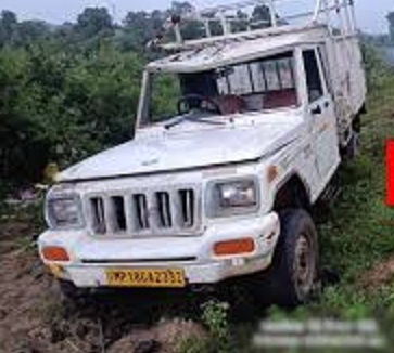 दुर्गा प्रतिमा विसर्जन करने जा रहा पिकअप वाहन पलटा