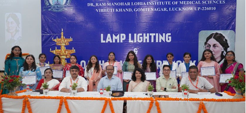 नर्सिंग छात्र-छात्राओं का नए बैच नर्सिंग छात्र-छात्राओं का नए बैच