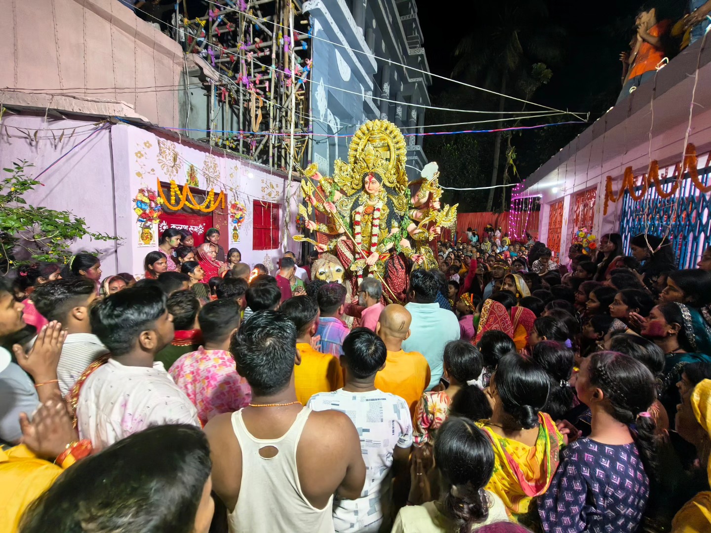 डोली में सवार होकर विदा होती हैं माँ दुर्गा: फारबिसगंज की अनूठी विसर्जन परंपरा