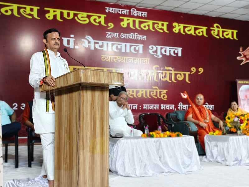 रीवा में पं. भैयालाल शुक्ल व्याख्यान माला को संबोधित करते हुए उप मुख्यमंत्री राजेन्द्र शुक्ल