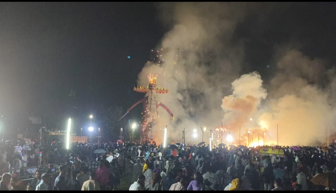 लखनपुर में रावण दहन लखनपुर में रावण दहन