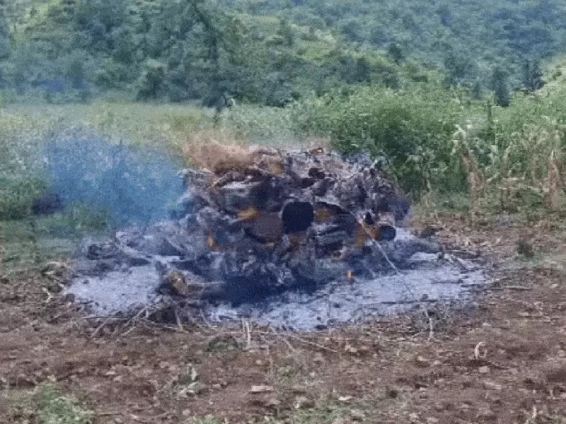 मध्य प्रदेश के खंडवा में हुए हादसे में जान गंवाने वाले 11 लोगों का किया गया अंतिम संस्कार मध्य प्रदेश के खंडवा में हुए हादसे में जान गंवाने वाले 11 लोगों का किया गया अंतिम संस्कार