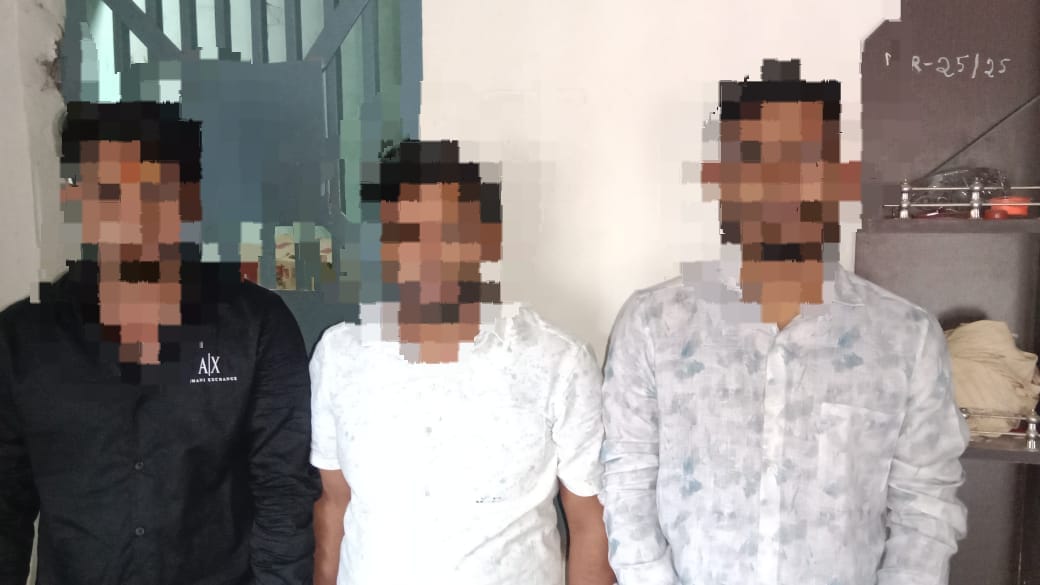 आपराधिक वारदात के नामजद 3 अभियुक्तों को SIT ने किया गिरफ्तार आपराधिक वारदात के नामजद 3 अभियुक्तों को SIT ने किया गिरफ्तार