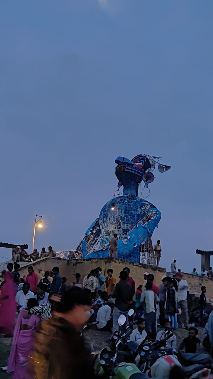 वाराणसी  मे  रावण के पुतले   का दहन