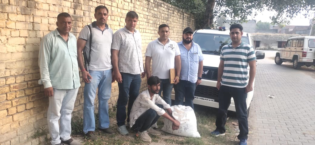 पुलिस गिरफ्त में आरोपित।