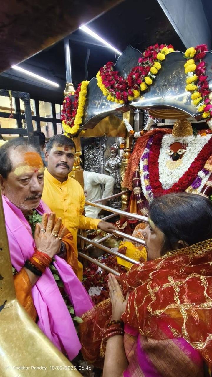 अपने परिवार के साथ मां विंध्यवासिनी का दर्शन करते बिहार के उप मुख्यमंत्री विजय कुमार सिन्हा। अपने परिवार के साथ मां विंध्यवासिनी का दर्शन करते बिहार के उप मुख्यमंत्री विजय कुमार सिन्हा।