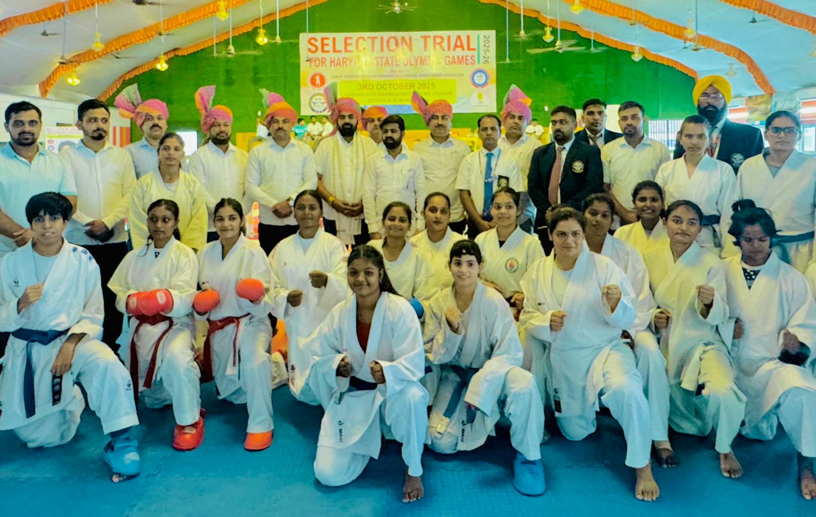 हरियाणा ओलंपिक के लिए कुरुक्षेत्र में आयाेजित ट्रायल में भाग लेते कराटे खिलाड़ी